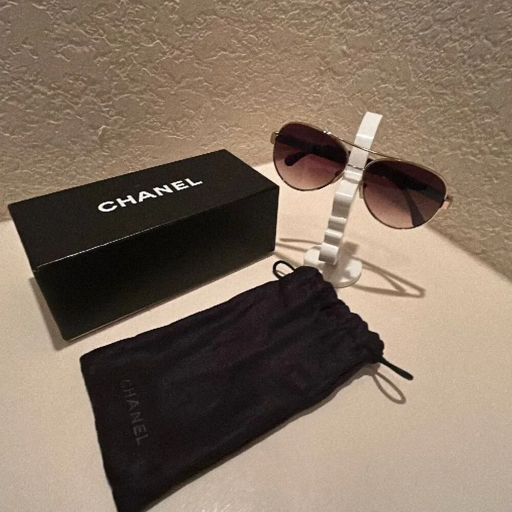CHANEL women aviator